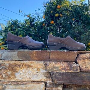 New Born Stylish Brown Women's Leather Shoes